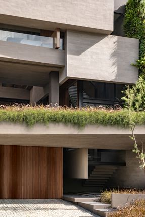 O4 House
