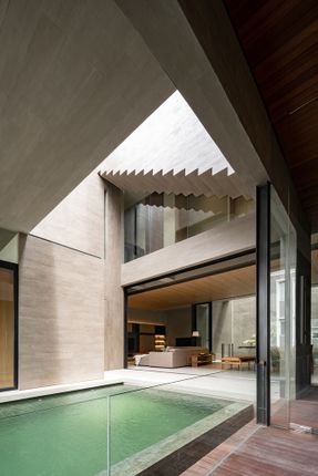 O4 House