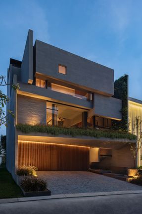 O4 House