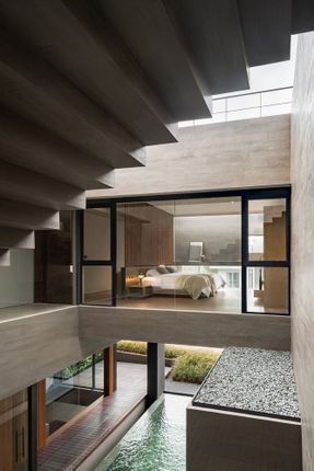 O4 House