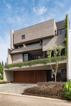 O4 House