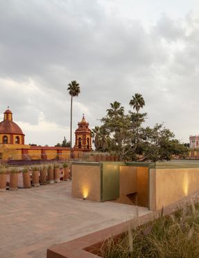 JGG I Commercial Plaza