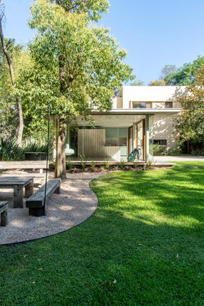 Leloir Studio Pavilion