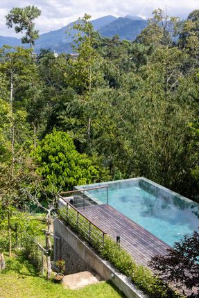 Liù Lín Residence
