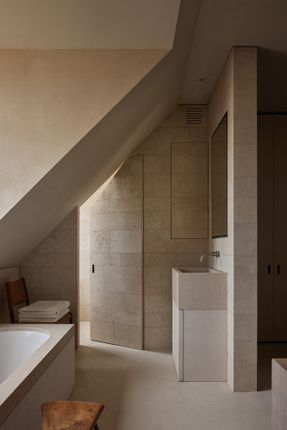 V Penthouse