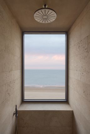 V Penthouse