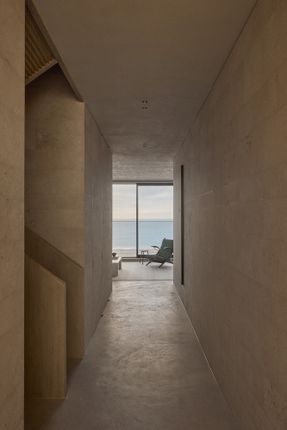 V Penthouse