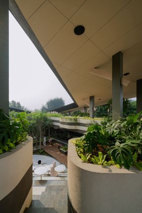 Mitte Oblique Garden