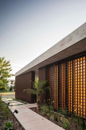 HIKARI House