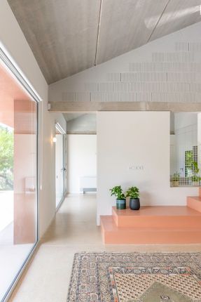 Arena Bruja House