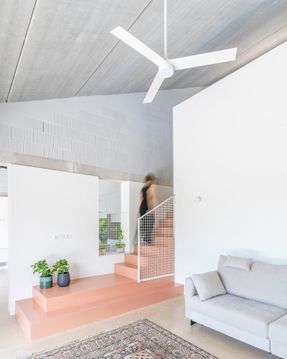 Arena Bruja House