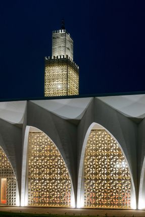 Plage Des Nations Mosque