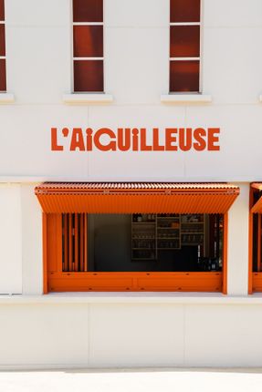 L'aiguilleuse - Renovation Of A Former Railway Signal Box Into A Kiosk-bar