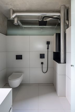 Middle Envelope Apartment