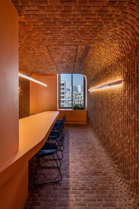 Middle Envelope Apartment