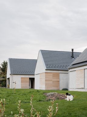 House By The Vineyard