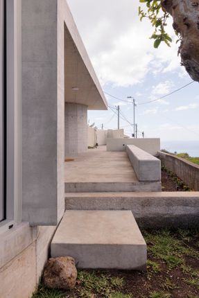 Loungueira House