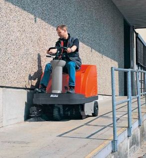 Hako Sweepmaster 980 R/Rh Vacuum Sweeper