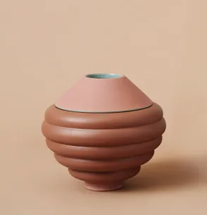 Tania VTA  Vase