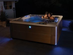 HotSpring Jetsetter™ Bathtub