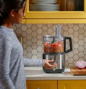 Ge Appliances Ge 12-cup Food Processor With Accessories
