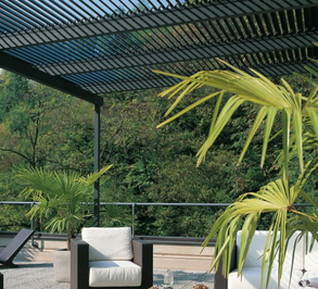 Unopiu Pergola Meridienne Wall-mounted With Louvered Roof
