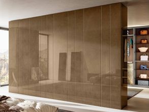 Lago Outfit Walk-In-Closet