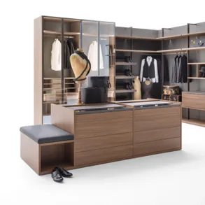 caccaro Walk-in closet with island