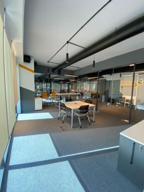Apton Quartz Single Central Glazed Frameless Glass Partitioning