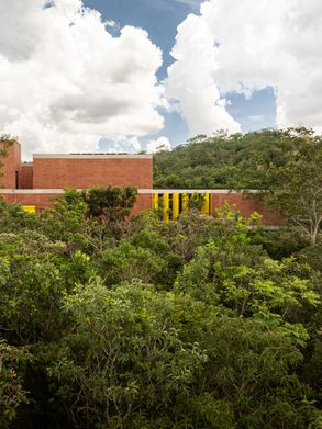 House of the 7 Trees