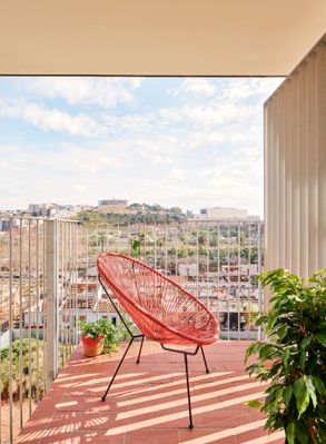 50 Social Housing Units – De Peus A Terra I El Cap Pels Núvols