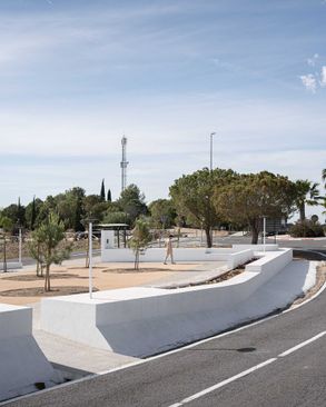 About The Fences - Clara Campoamor Square In San Silvestre De Guzmán