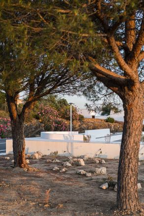 About The Fences - Clara Campoamor Square In San Silvestre De Guzmán