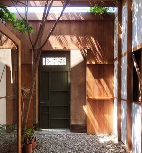 Inhabited Work in Huayruro