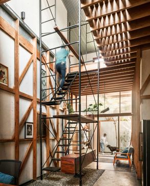 Inhabited Work in Huayruro