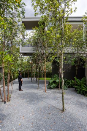 Tropical Shift House