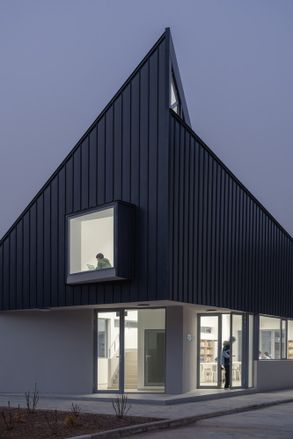 Samsung Library No. 3, Supported By The Shaanxi Hope Project