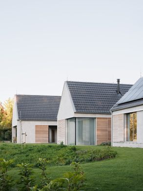 House By The Vineyard