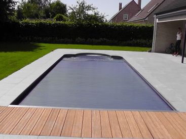 Luxe Pools Luxe Cover Automatic Pool Cover