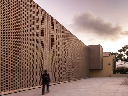 Dos Plátanos School
