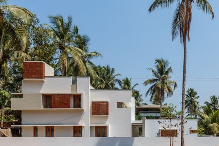 In.X-Hale Residence