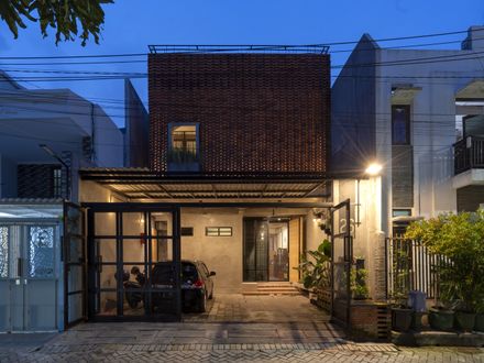 Trapezioma House