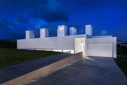 Flores House