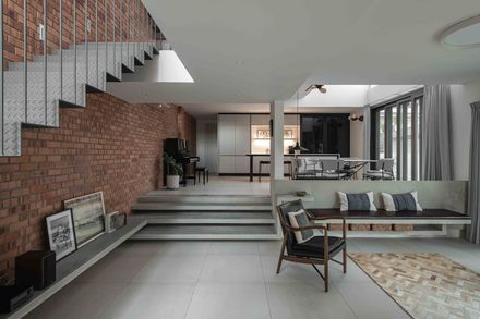 End Lot House