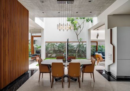 Floating Walls House