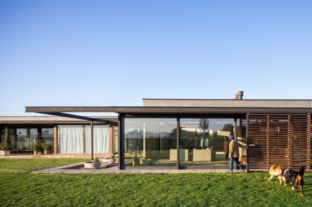 Extension in Isla Maipo