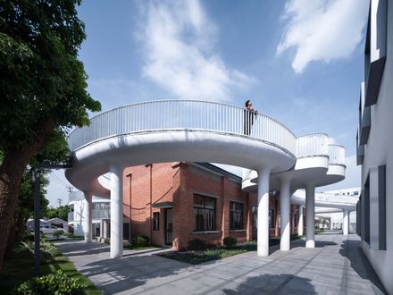 Jiangnan District Embroidered Garment Factory