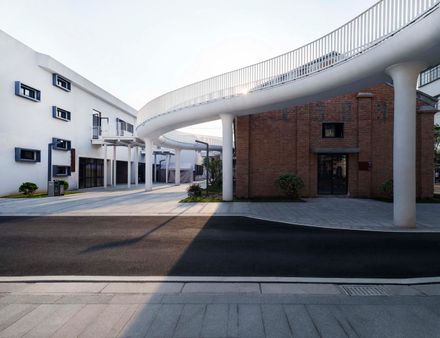 Jiangnan District Embroidered Garment Factory