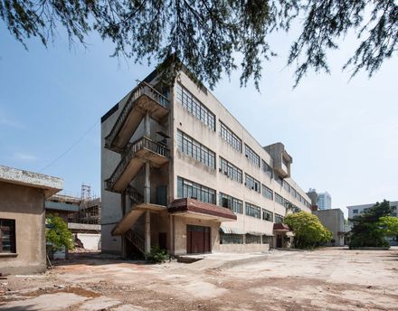 Jiangnan District Embroidered Garment Factory