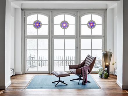 Freifrau Rubie Ottoman